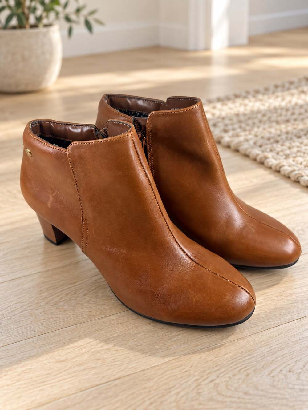 Hush Puppies Women’s Brown Leather Ankle Boots Block Heel Side Zip Size 9 M